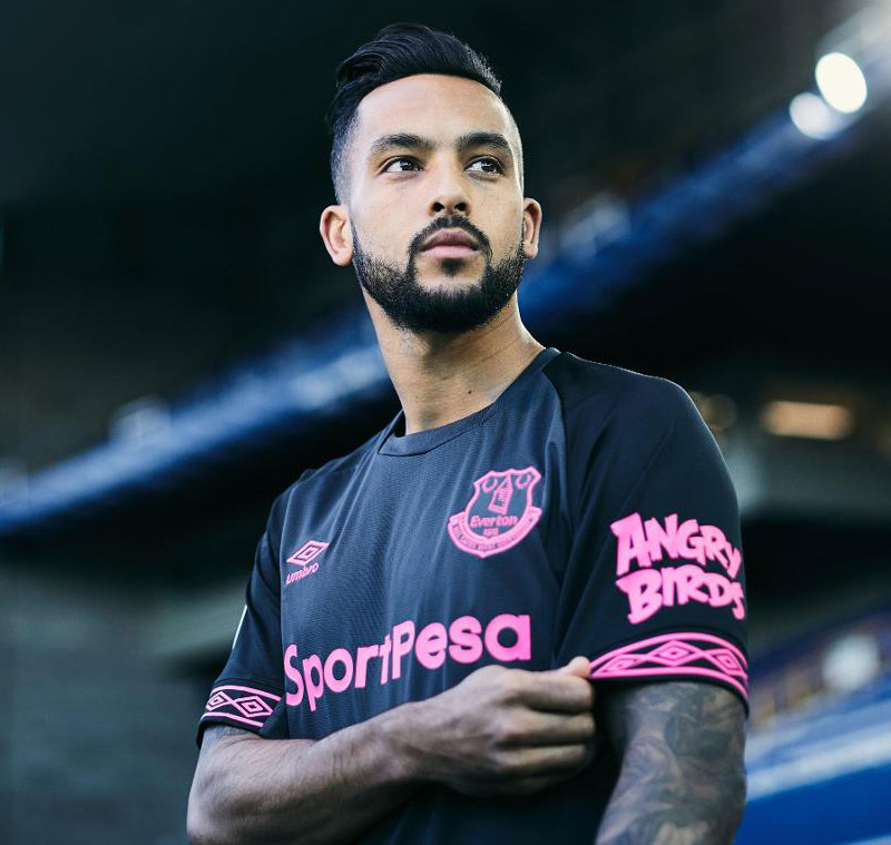 エヴァートン、ピンクが色鮮やかな2018-19アウェイユニフォームを発表！｜写真7