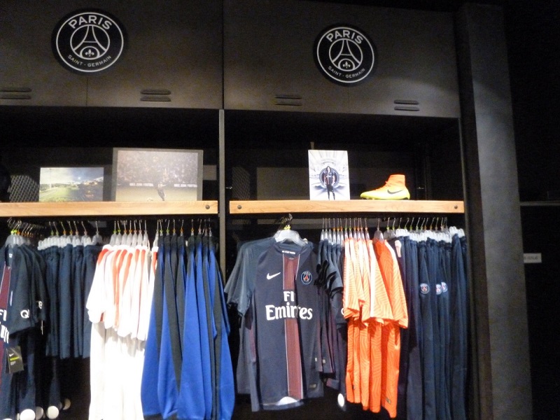 オシャレなパリのスポーツショップは女性専用フロアがある｜写真7