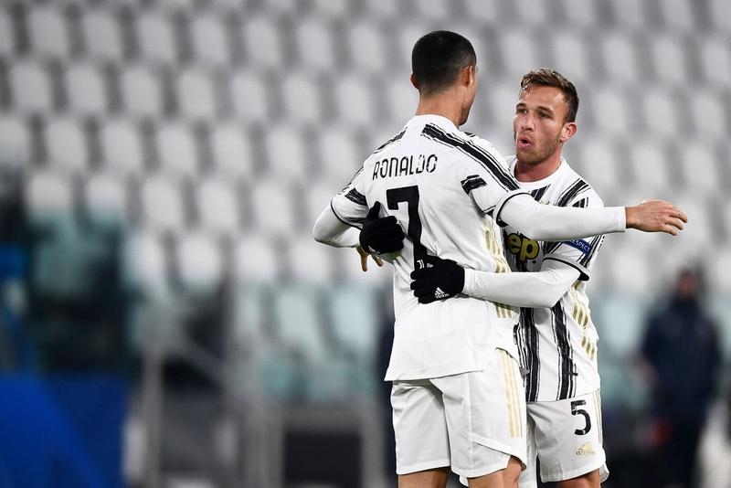 「メッシ＆ロナウド両方とクラブチームで同僚だった」10名の貴重な選手たち｜写真10