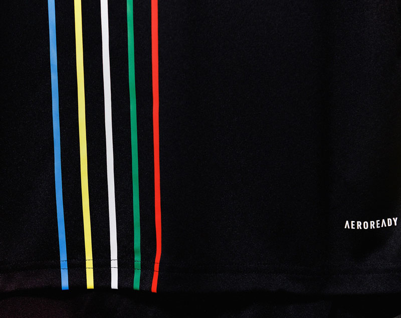 ベンフィカの今季アウェイユニ、世界で高評価！「5色ストライプ」の裏にある“数字”に驚く｜写真5