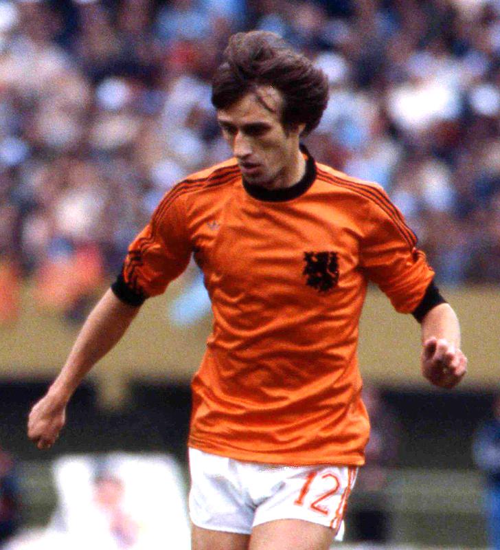 獅子の咆哮！オランダ代表、ワールドカップで「強者」だったユニフォーム7選｜写真1