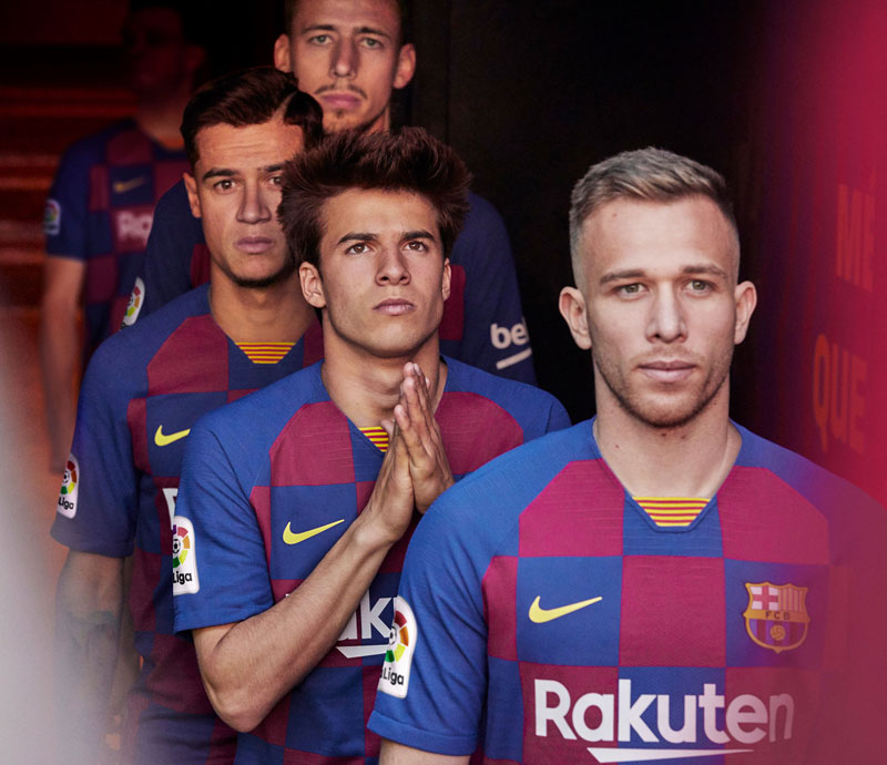 バルセロナ、2019-20新ユニフォームを発表！チェック柄は「歴史的街並み」｜写真7