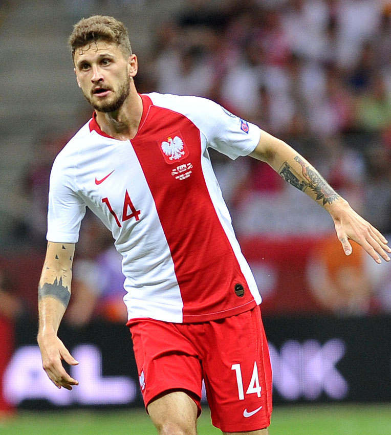 最高に縁起が良さそうな「紅白のユニフォーム」7選｜写真5