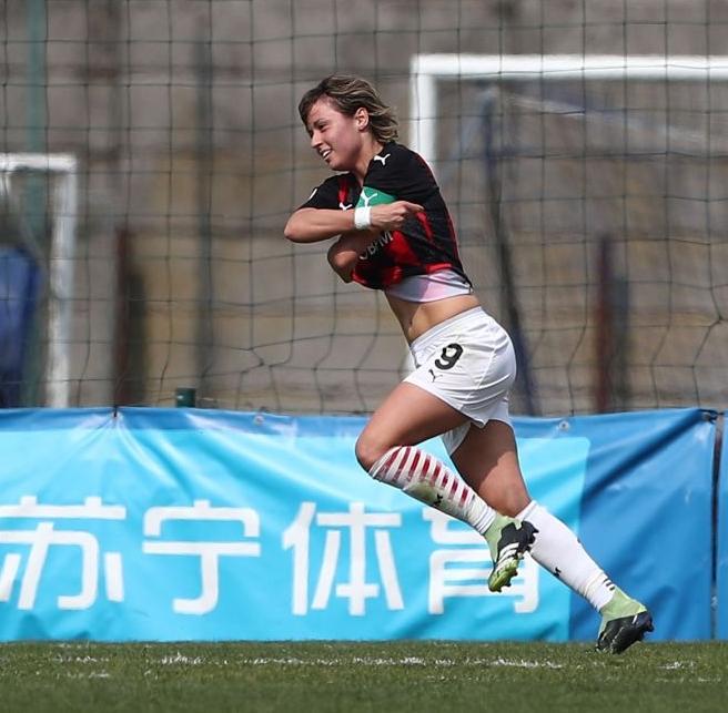 「ゴール後にユニフォームを脱いだ」女子サッカーのスター選手5名｜写真4