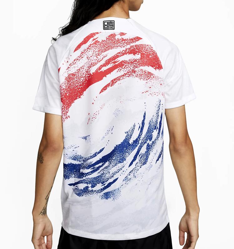 芸術的！カタールW杯「NIKE新作プレマッチトップ」11選｜写真12