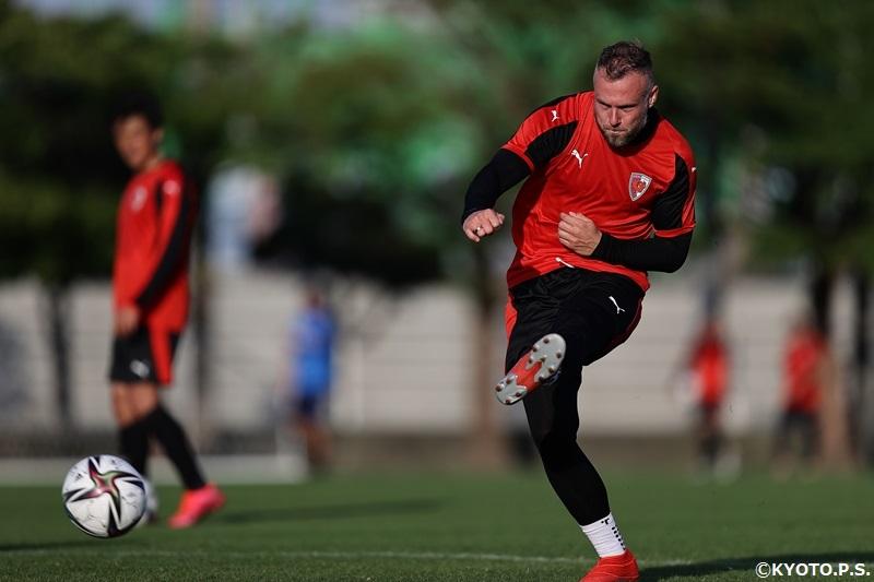 【月間表彰】J2最強DFヨルディ・バイスに聞いた！「今季の京都」「攻撃参加」「ゴールパフォーマンス」｜写真3