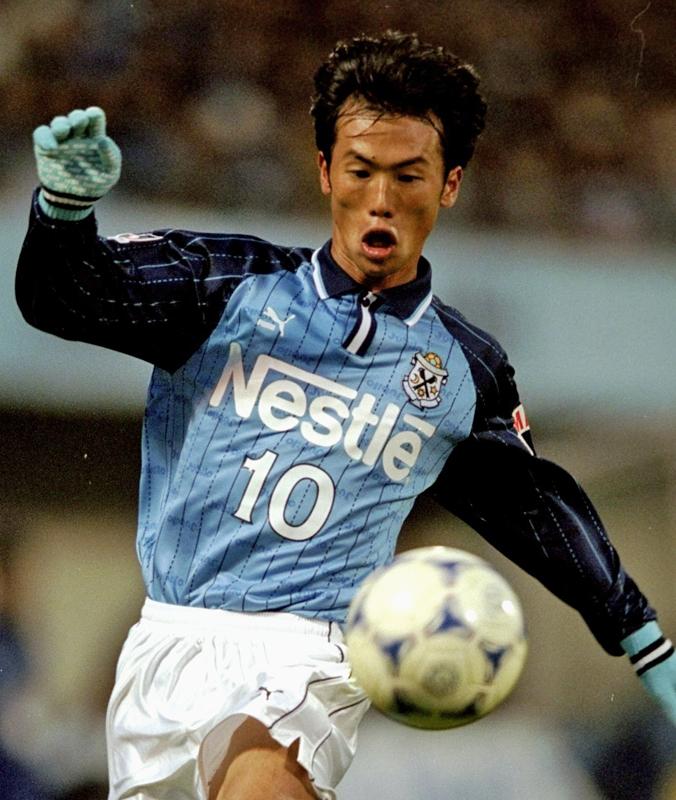 ジュビロ磐田「歴代最高のユニフォーム」8選！リーグ屈指の美しきサックスブルー｜写真7