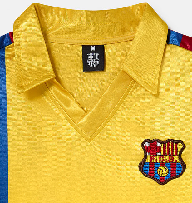 バルセロナ、クラブ公式の新作レトロジャージが登場！「鉄板ウェア」もご紹介｜写真12