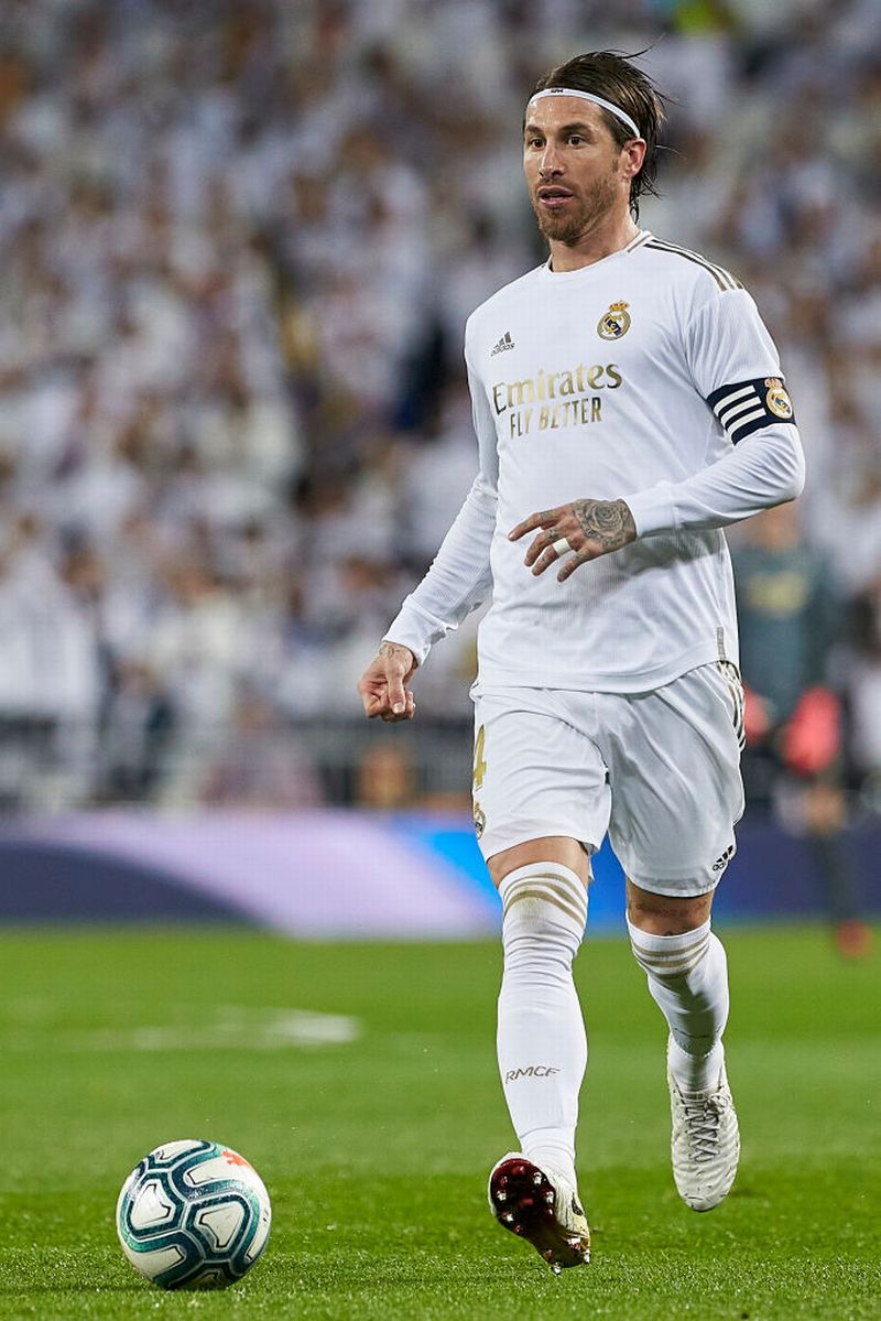 今、最も「ボールを持つと素晴らしいCB」ベスト5｜写真3