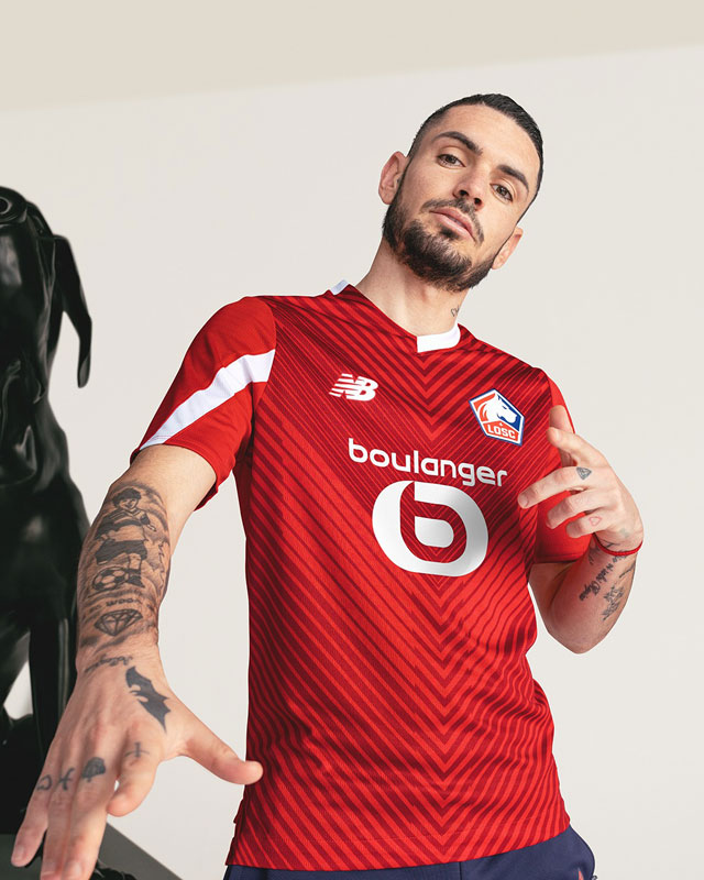 リールの23-24新ユニフォーム、“伝統のV字”が大復活！胸スポンサーは「1年で変更」に｜写真6