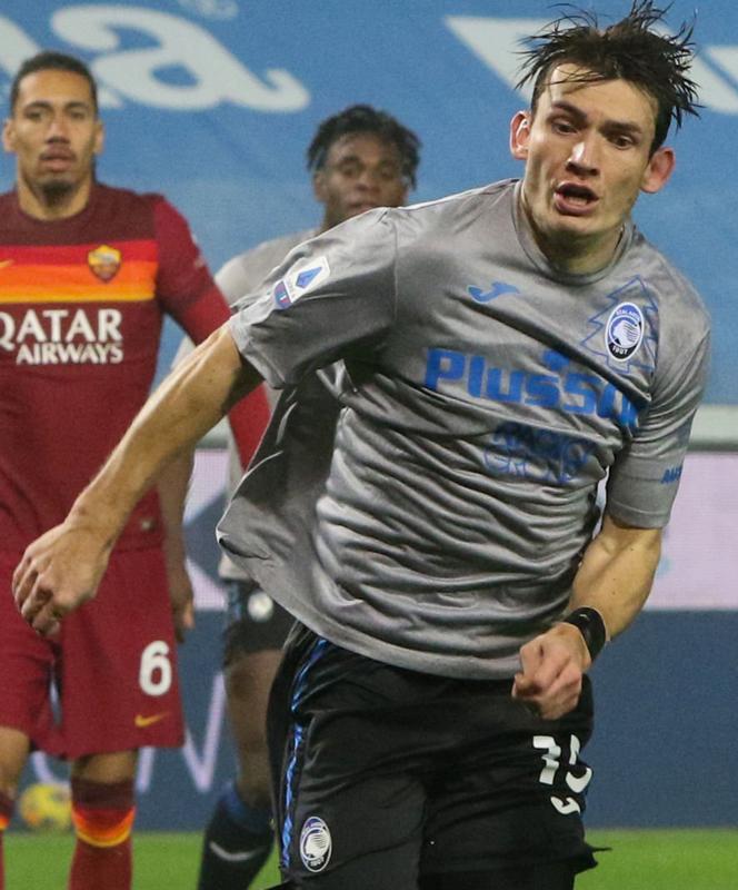 傑作誕生！アタランタが最高に美しい「クリスマス限定ユニフォーム」を発表　最近のXmasユニはこうだった｜写真7