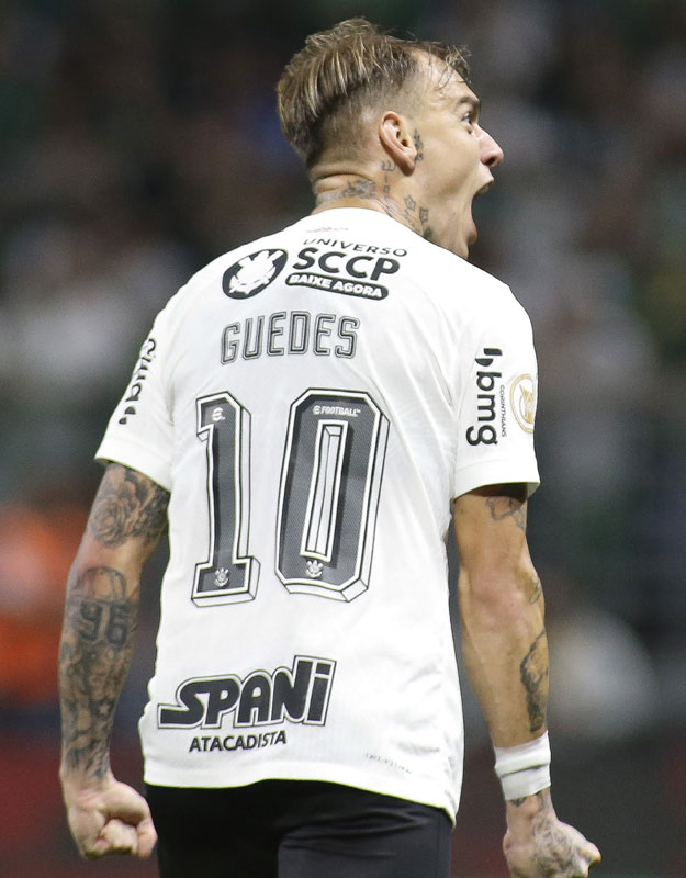 違いすぎ！名門コリンチャンスの新ユニ、試合での「変わりっぷり」が凄まじかった｜写真5