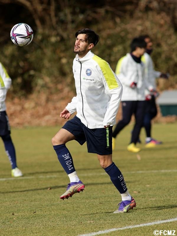 Jクラブ始動！FC町田ゼルビアの「トレーニングウェア」がかっこいい｜写真7