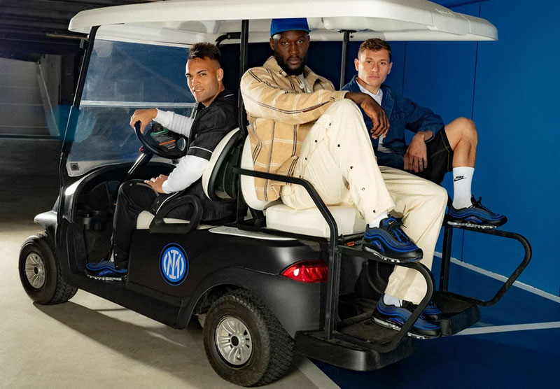 インテル×NIKE『エアマックス97』コラボスニーカーが登場！“流線型ネッラズーリ”が美しすぎる｜写真3