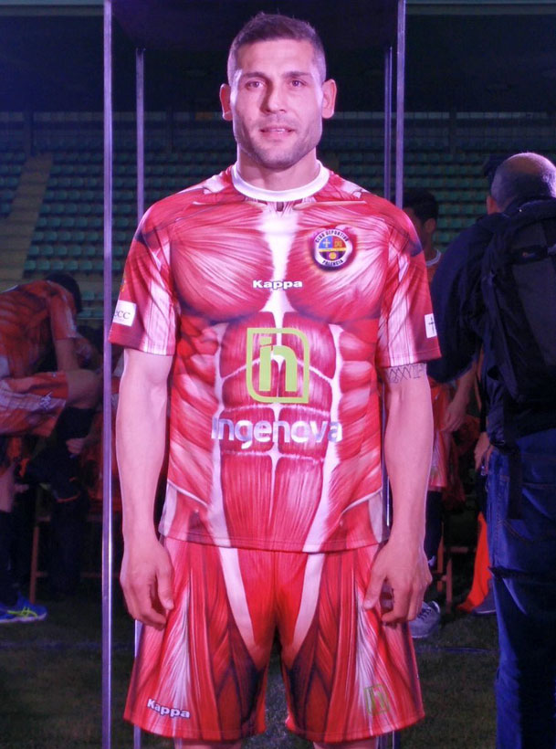 真夏に贈る「デザインが暑苦しいユニフォーム」8選｜写真7