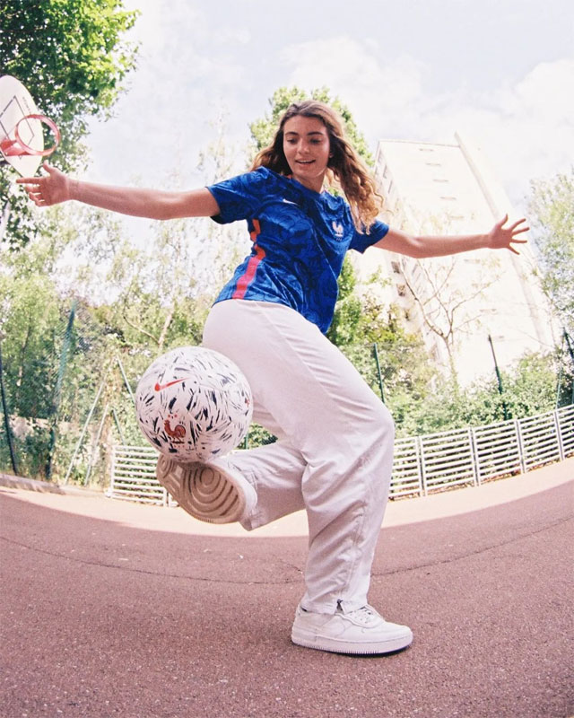 フランス女子代表、2022新ユニフォームを発表！ホームは「レトロ花柄」｜写真9