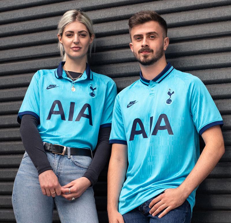 久々に「レアスタイル」が登場！トッテナムの23-24新アウェイユニ、レトロデザインが好評を博す｜写真5