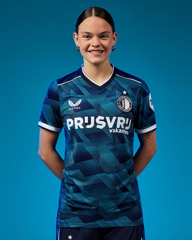 上田綺世が加入！フェイエノールトに23-24新ユニ登場　“赤白デザイン”はいつから着ている？｜写真6