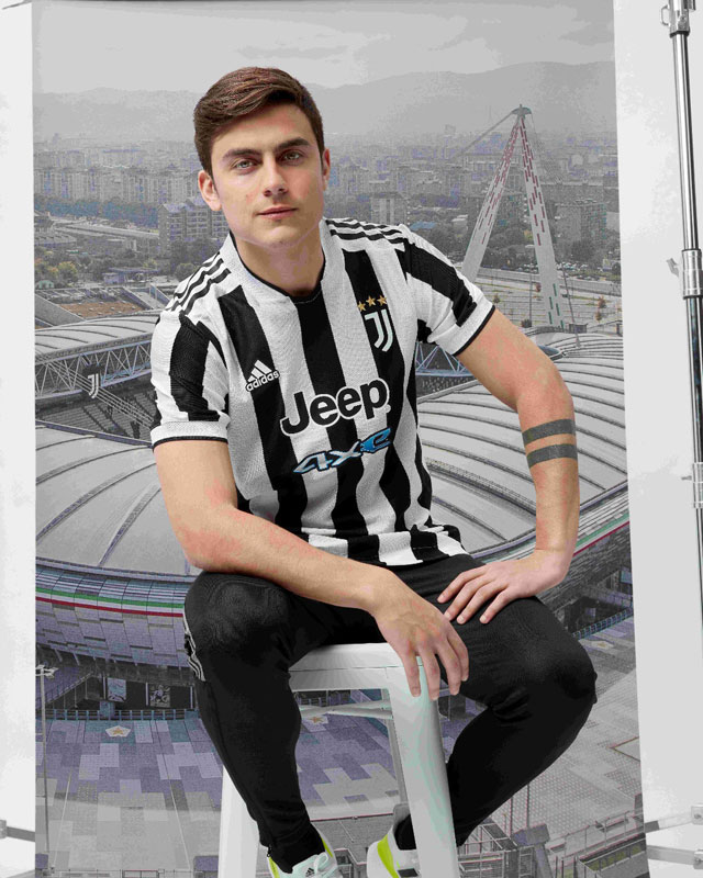ユヴェントス、2021-22新ユニフォーム発表！「スタジアム10周年」を祝う｜写真8
