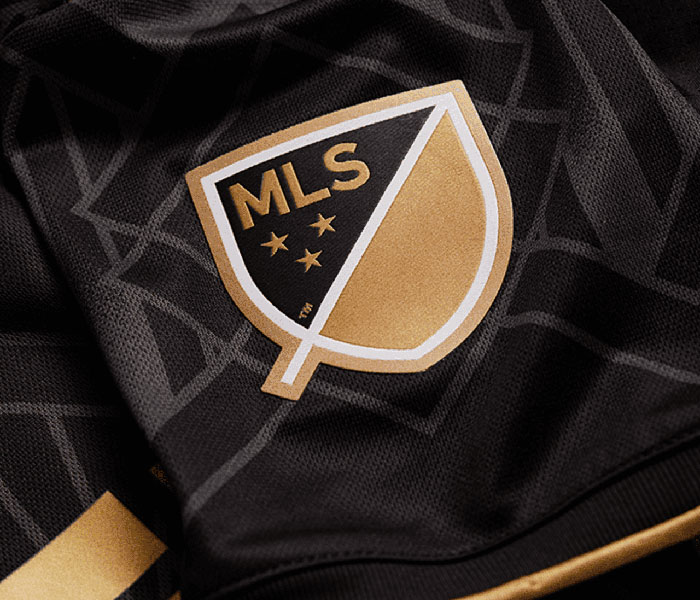 ロサンゼルスFC、「MLS参入5周年記念」の2022新ユニフォームを発表！｜写真3