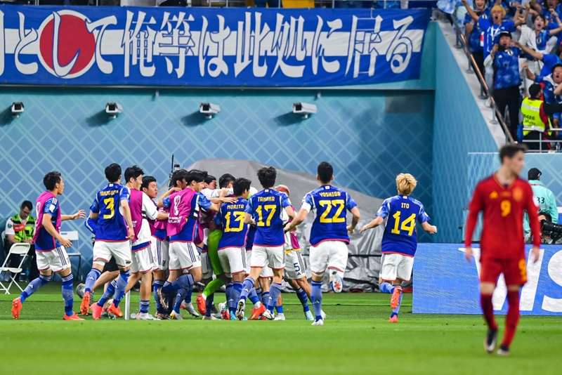 W杯での奮闘は、日本代表の「人気復活」につながるのか。カギを握るのは三笘？本田？それともJリーグ？｜写真4