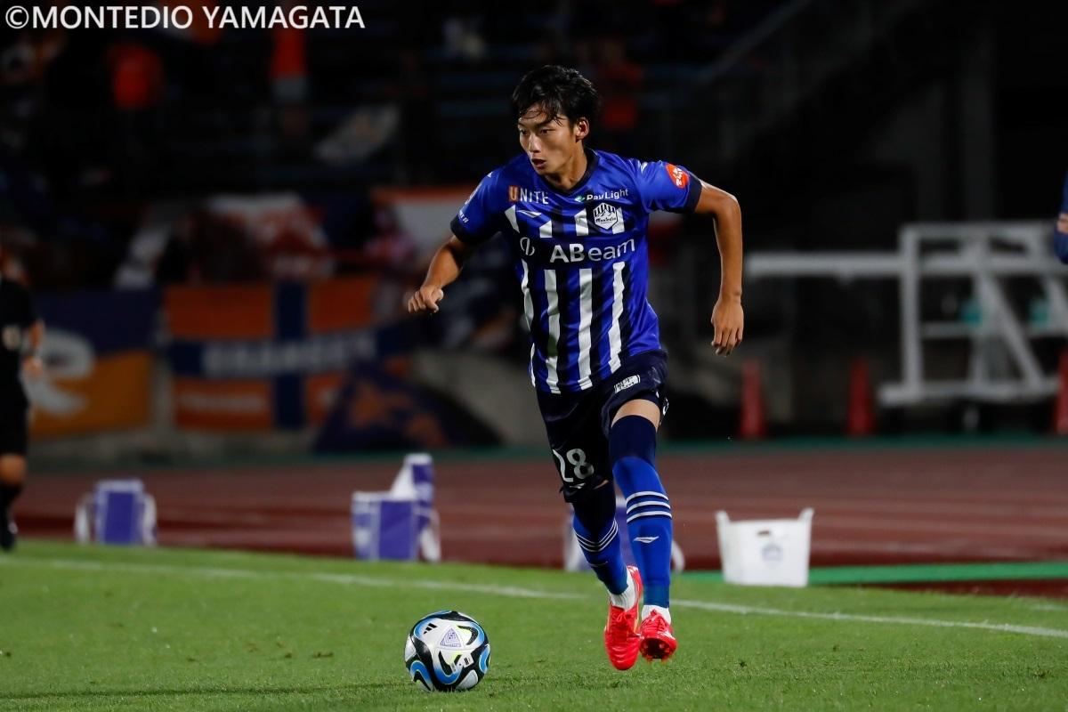 【インタビュー】9季ぶりのJ1復帰へ！大卒ルーキー・J2山形MF泉柊椰が語るJ1昇格への決意｜写真2