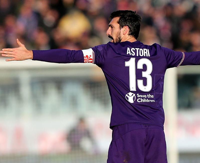 フィオレンティーナが23-24新ユニを発表 「永遠のキャプテン」アストーリに敬意を捧げた一着｜写真4