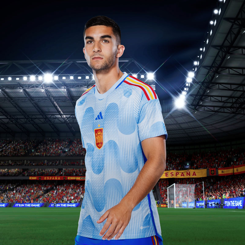 日本と激突！スペイン代表、カタールW杯に向けた2022新ユニフォームを発表｜写真8