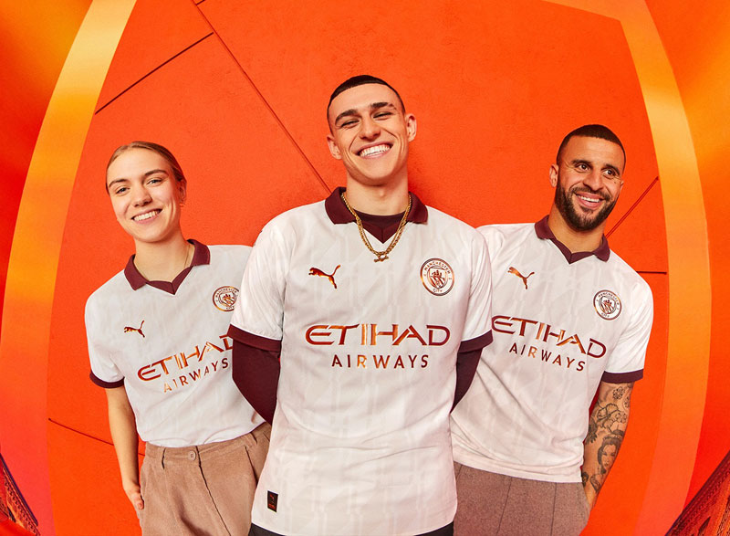 プレミアリーグ開幕戦で着用！マンチェスター・シティ、23-24新アウェイユニは「レンガと織物」をデザイン｜写真7