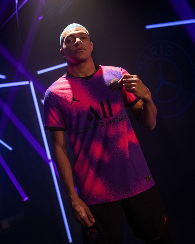 ジョーダン×PSGのコラボ！ちょっと「近未来チックな」新ユニフォームを発表｜写真4