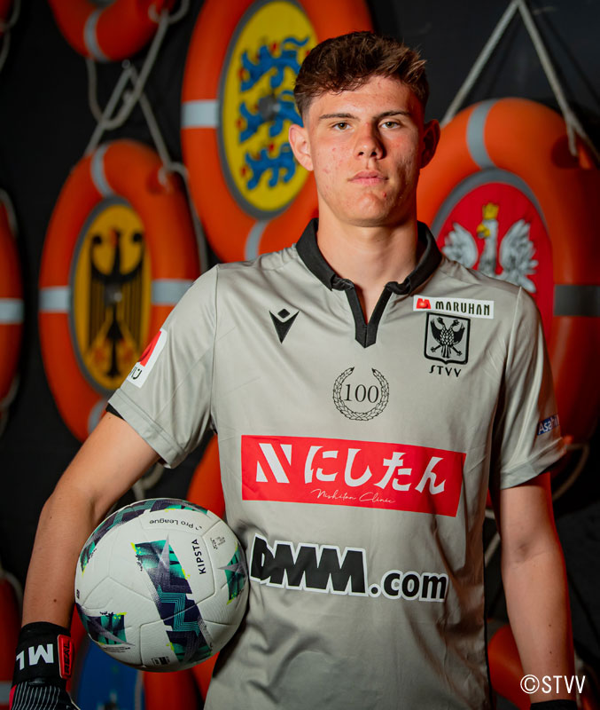 シント＝トロイデンが「100周年記念」23-24新ユニを発表　内に忍ばせる“サムライマスク”を見よ！｜写真3