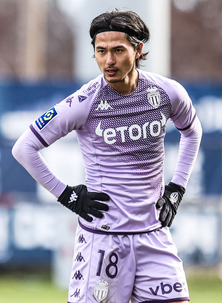 モナコにジュエリーブランドの「NEW胸ロゴ」が登場！南野拓実が付けた“ネックレス”はこれだった｜写真6