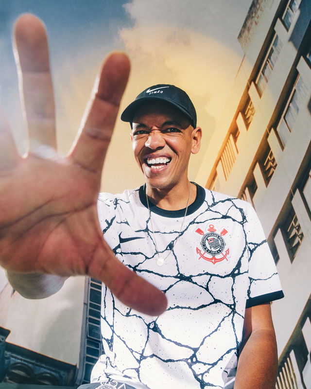 デザインは“ひび割れ”！名門コリンチャンス、2021-22新ユニフォームを発表｜写真6