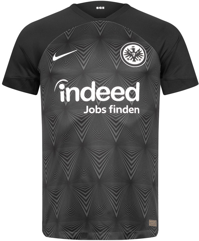 フランクフルト、2022-23新ユニフォームを発表！長谷部と鎌田のユニ姿も掲載｜写真5