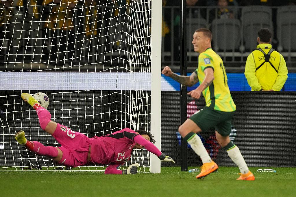 日本代表GK谷晃生のプレーを解説…「ひどい記事を読んだ」とお怒りの高木義成さんがGK視点で徹底評論【高木式GK視点コラム】｜写真2