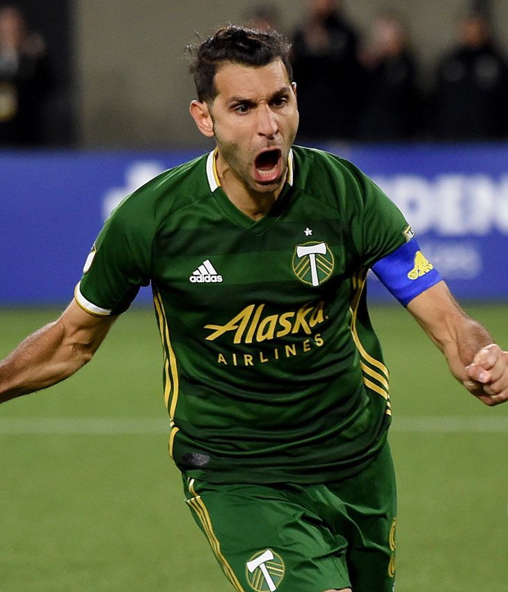 中東だけじゃない！「胸ロゴが航空会社」のユニフォーム8選｜写真6