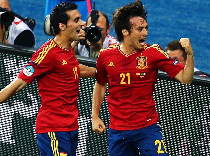 EUROのユニを振り返る！「2012年スペイン代表」連覇達成のユニフォーム｜写真5