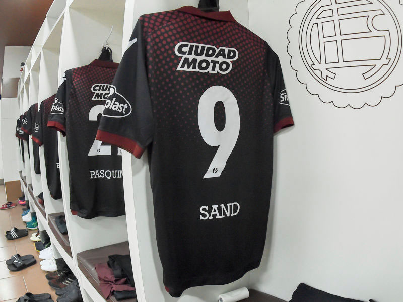 リベルタドーレス「初決勝」を戦うラヌースの2017-18ユニフォーム！｜写真12