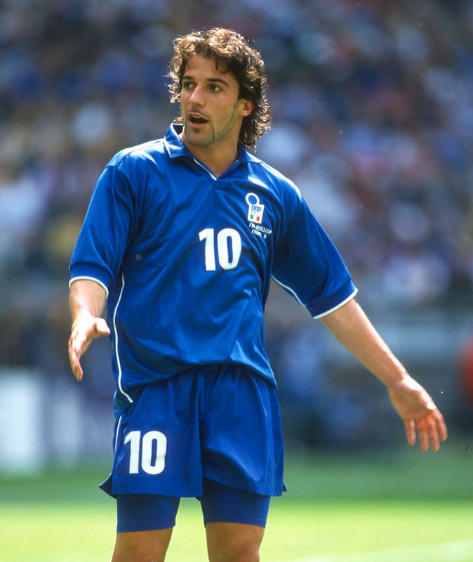 独断と偏見で選ぶ！イタリア代表、「最高にかっこいいユニフォーム」8選｜写真7