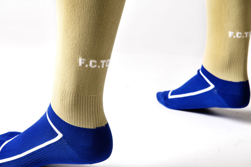 FC東京、クラブ創設20周年記念ユニフォームを発表！“栄光と輝き”のゴールド｜写真9