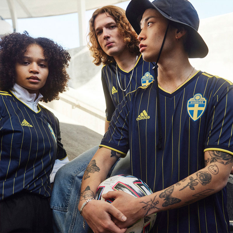 スウェーデン代表、「スタイリッシュ」なEURO2020新ユニフォームを発表！｜写真3