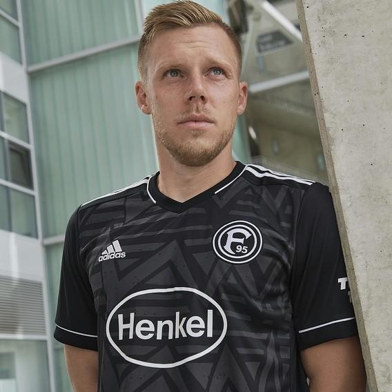 田中碧も着た！フォルトゥナ・デュッセルドルフ、21-22新ユニフォーム｜写真9