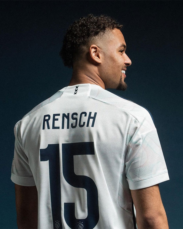 アヤックス、2023-24新ユニを発表！なんと「35年ぶり」の白アウェイ登場｜写真6