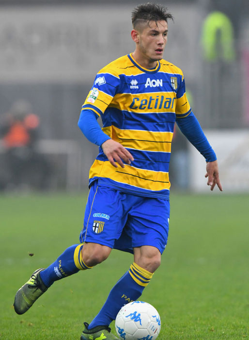 絶望から復活のパルマ、2017‐18ユニフォームは伝統の「十字」をデザイン｜写真6