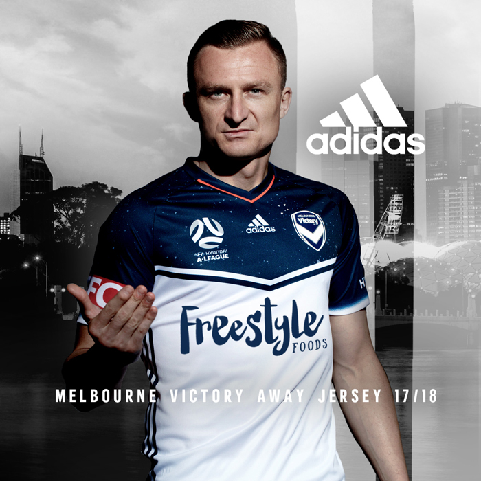 本田のメルボルン・V、今も使用中の2017-18ユニフォーム！あのポロシャツも掲載｜写真5