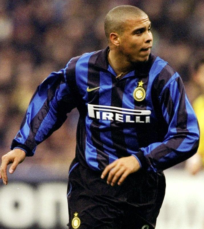 名門インテル、美しき名作「黒青ストライプ・ユニフォーム」8選｜写真8