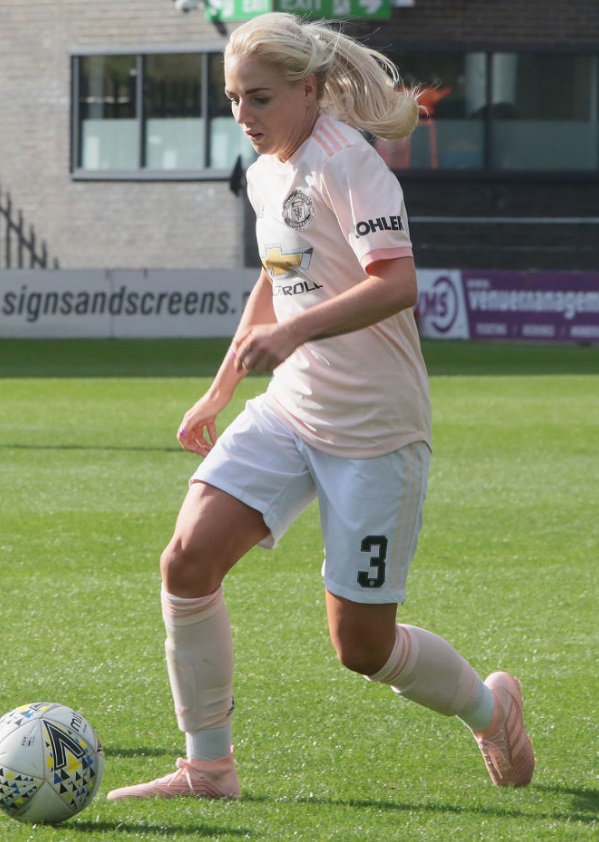 同系色コーデ！「ユニフォーム＋スパイクの美しい着こなし」を見よう｜写真14