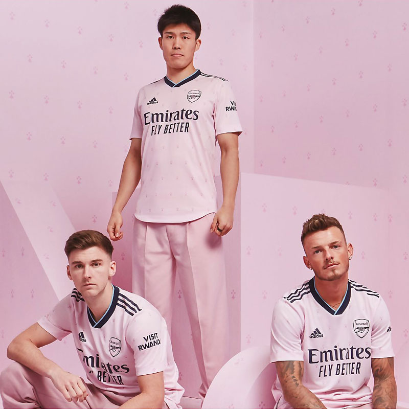 初の「ピンクユニ」登場！アーセナルが22-23新サードユニフォームを発表｜写真8