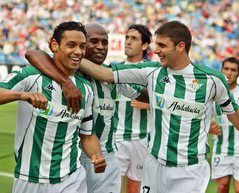 乾貴士の新たなクラブ、ベティスの「20年間分のユニフォーム」をまとめて見る｜写真7