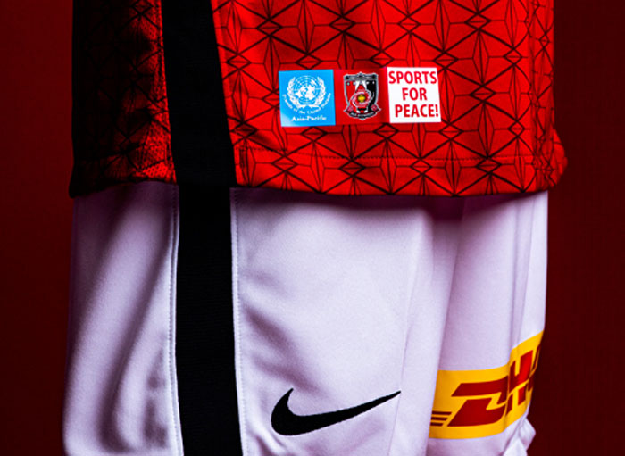 浦和レッズ、2021新ユニフォームを発表！「ダイヤモンドの結晶構造」をデザイン｜写真6